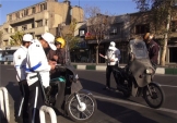 هدیه پلیس به موتورسیکلت سواران در هفته کرامت